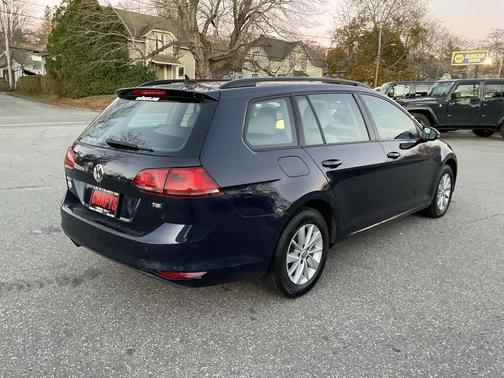 2016 Volkswagen Golf SportWagen TSI S 4-Door