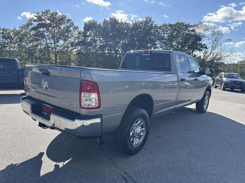 2022 RAM 2500 Tradesman Crew Cab 4x4 8' Box