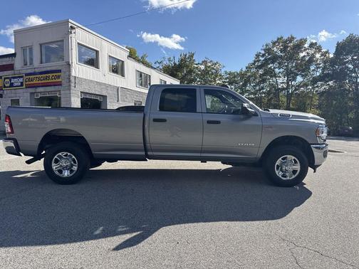 2022 RAM 2500 Tradesman Crew Cab 4x4 8' Box