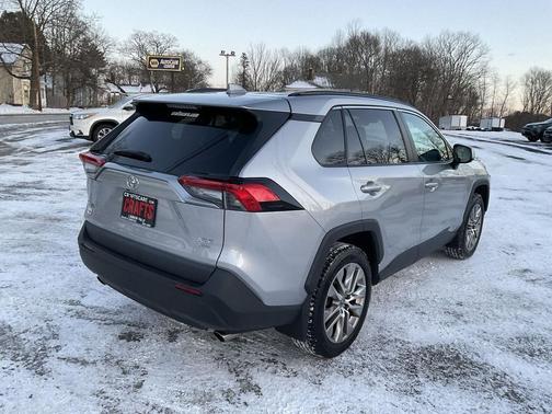 2022 Toyota RAV4 XLE Premium