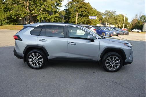 2022 Toyota RAV4 XLE Premium