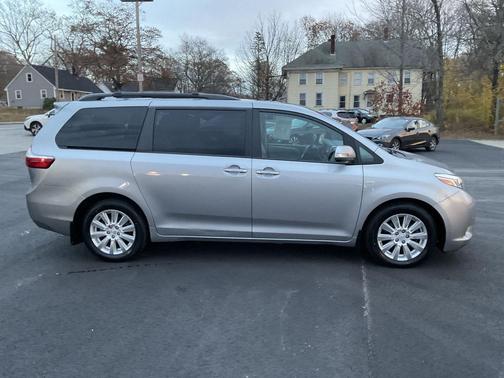 2017 Toyota Sienna XLE Premium