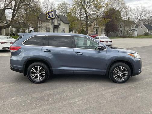 Shoreline Blue Pearl 2017 Toyota Highlander LE Plus