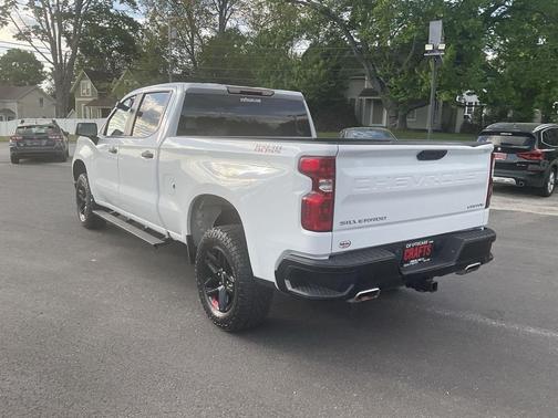 Summit White 2022 Chevrolet Silverado 1500 Custom Trail Boss