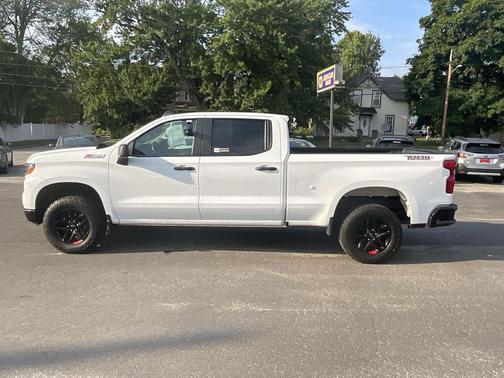 Summit White 2022 Chevrolet Silverado 1500 Custom Trail Boss