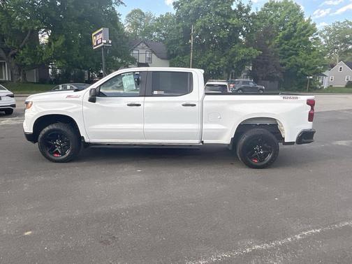 Summit White 2022 Chevrolet Silverado 1500 Custom Trail Boss