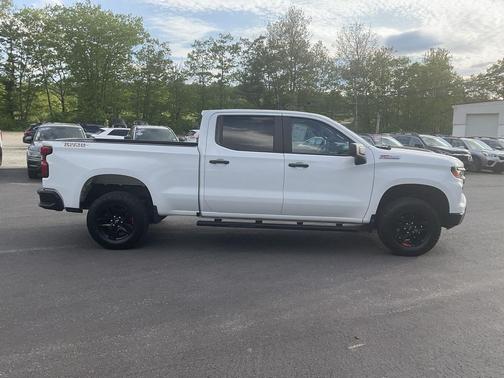 Summit White 2022 Chevrolet Silverado 1500 Custom Trail Boss