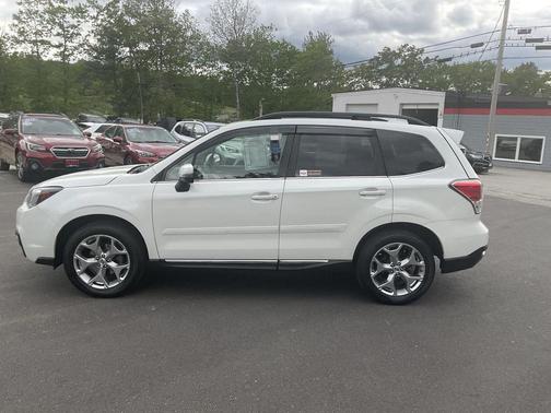 Crystal White Pearl 2018 Subaru Forester 2.5i Touring