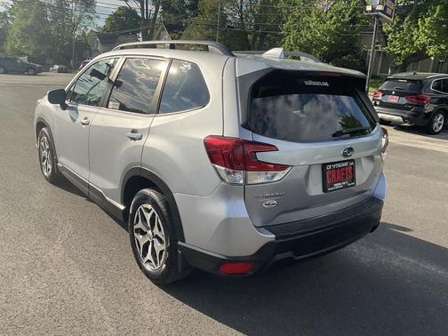 Ice Silver Metallic 2019 Subaru Forester Premium