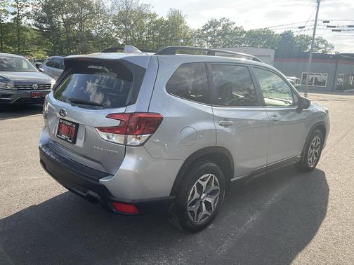 Ice Silver Metallic 2019 Subaru Forester Premium