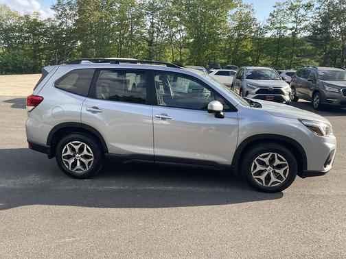 Ice Silver Metallic 2019 Subaru Forester Premium