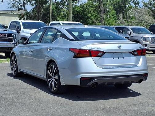 2022 Nissan Altima SR FWD