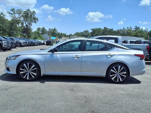 2022 Nissan Altima SR FWD