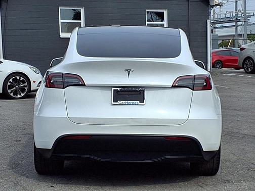 Pearl White Multi-Coat 2024 Tesla Model Y Long Range Single Motor Rear-Wheel Drive