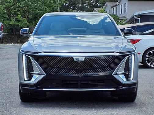 Argent Silver Metallic 2024 Cadillac LYRIQ Luxury