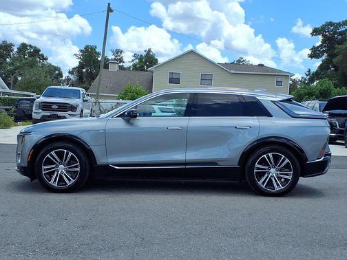 Argent Silver Metallic 2024 Cadillac LYRIQ Luxury