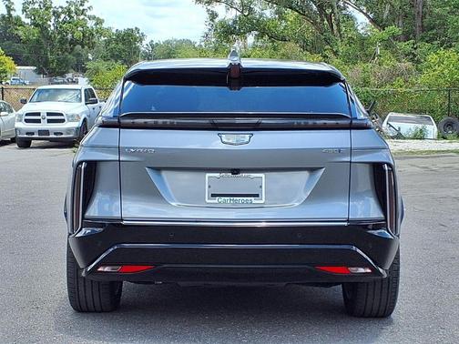 Argent Silver Metallic 2024 Cadillac LYRIQ Luxury