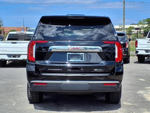 2023 GMC Yukon SLT