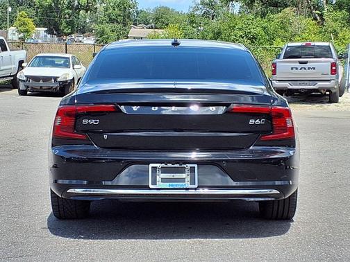 Onyx Black Metallic 2023 Volvo S90 B6 Plus