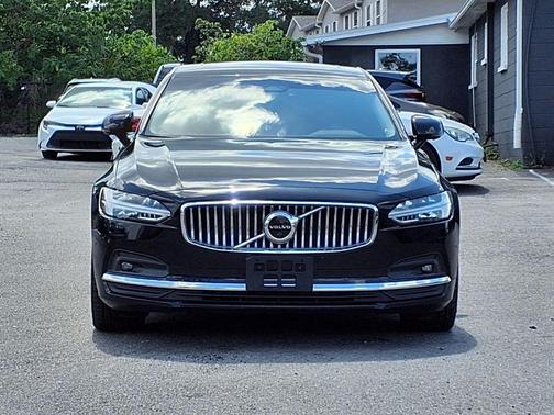 Onyx Black Metallic 2023 Volvo S90 B6 Plus