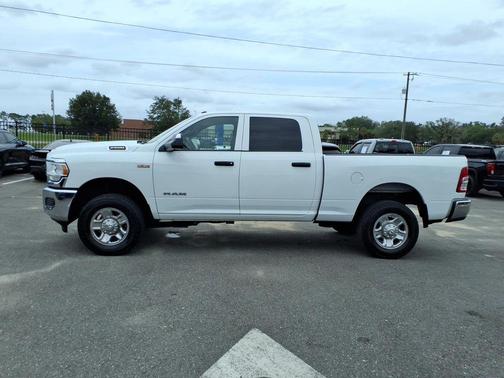 Bright White Clearcoat 2022 RAM 2500 Tradesman Crew Cab 4x4 6'4' Box