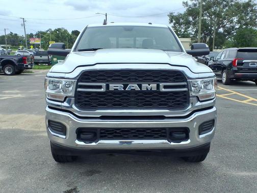 Bright White Clearcoat 2022 RAM 2500 Tradesman Crew Cab 4x4 6'4' Box