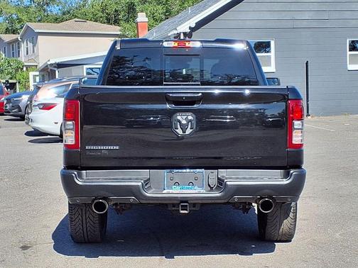 Diamond Black Crystal Pearlcoat 2022 RAM 1500 Big Horn/Lone Star