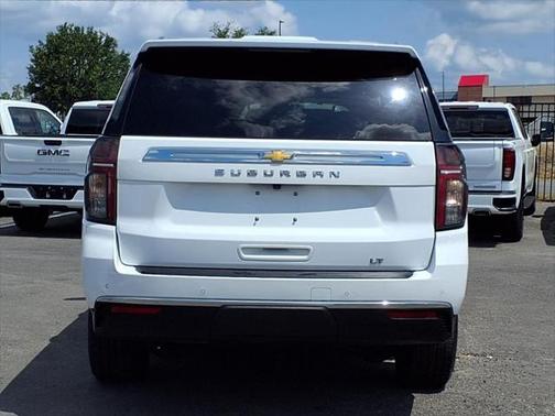 2023 Chevrolet Suburban LT