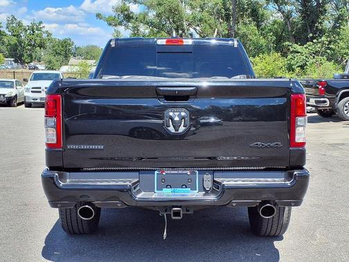 Diamond Black Crystal Pearlcoat 2022 RAM 1500 Big Horn/Lone Star