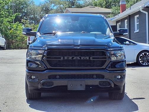Diamond Black Crystal Pearlcoat 2022 RAM 1500 Big Horn/Lone Star