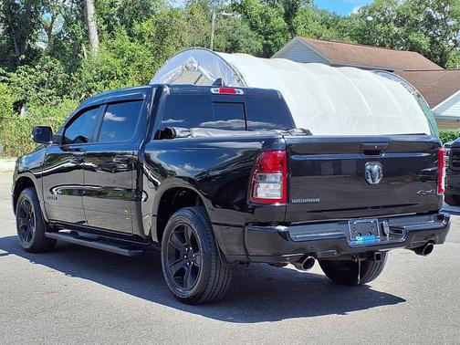 Diamond Black Crystal Pearlcoat 2022 RAM 1500 Big Horn/Lone Star