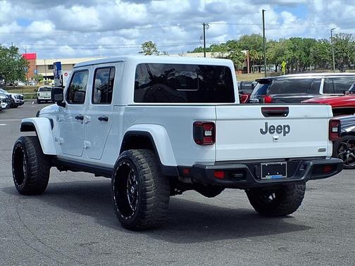 Bright White Clearcoat 2022 Jeep Gladiator Overland