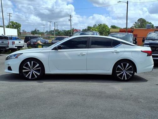 2021 Nissan Altima SR FWD
