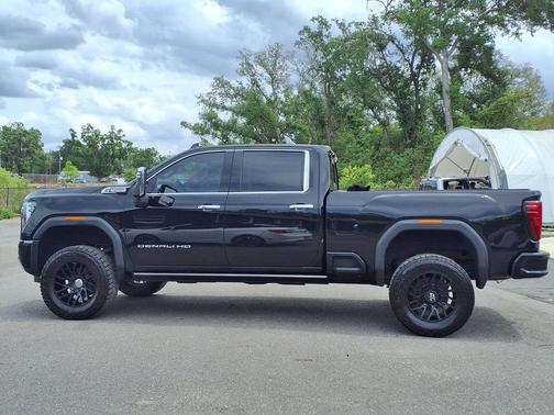 Onyx Black 2024 GMC Sierra 2500 Denali
