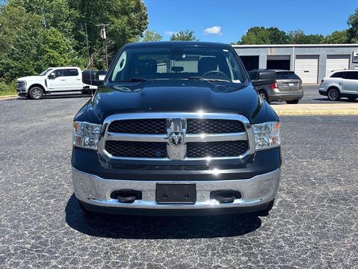 Diamond Black Crystal Pearlcoat 2022 RAM 1500 Classic SLT