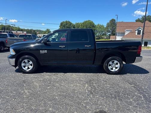 Diamond Black Crystal Pearlcoat 2022 RAM 1500 Classic SLT