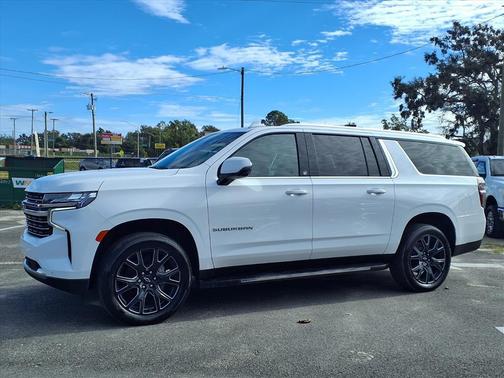 2023 Chevrolet Suburban LT