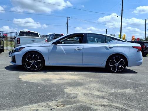 2023 Nissan Altima SR FWD