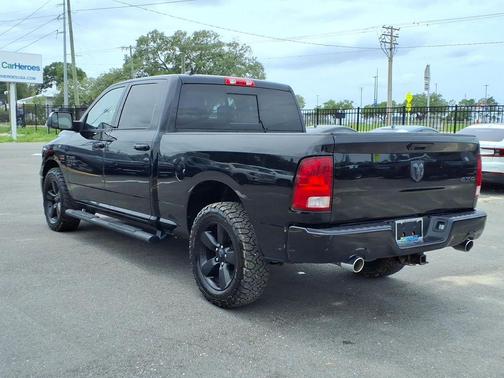 Diamond Black Crystal Pearlcoat 2021 RAM 1500 Classic SLT