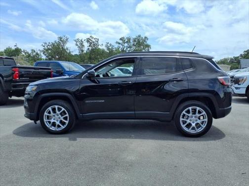 2022 Jeep Compass Latitude Lux