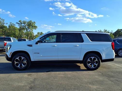2025 GMC Yukon XL 4WD AT4