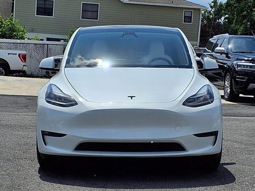 Pearl White Multi-Coat 2023 Tesla Model Y Performance Dual Motor All-Wheel Drive