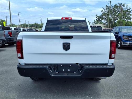 2024 RAM 1500 Classic Warlock Crew Cab 4x2 5'7' Box