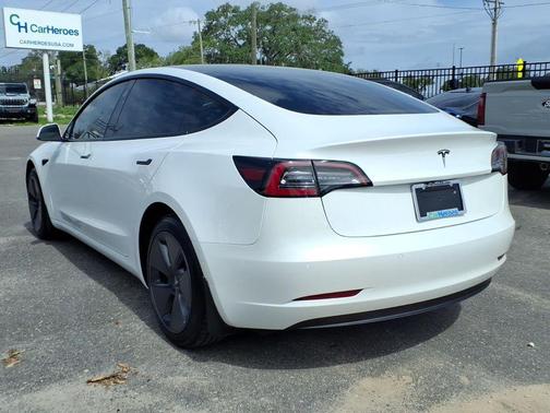 Pearl White Multi-Coat 2022 Tesla Model 3 Standard Range