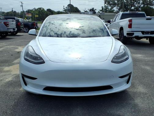 Pearl White Multi-Coat 2022 Tesla Model 3 Standard Range