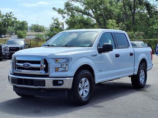 Oxford White 2017 Ford F-150 XLT