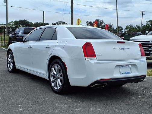 2018 Chrysler 300 Touring