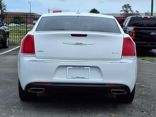 2018 Chrysler 300 Touring