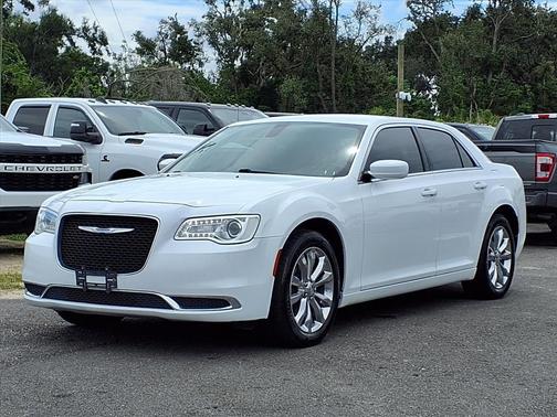2018 Chrysler 300 Touring