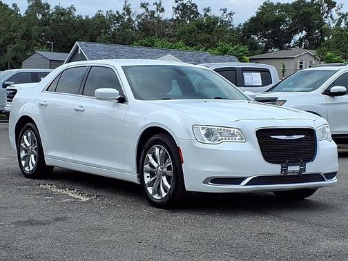 2018 Chrysler 300 Touring